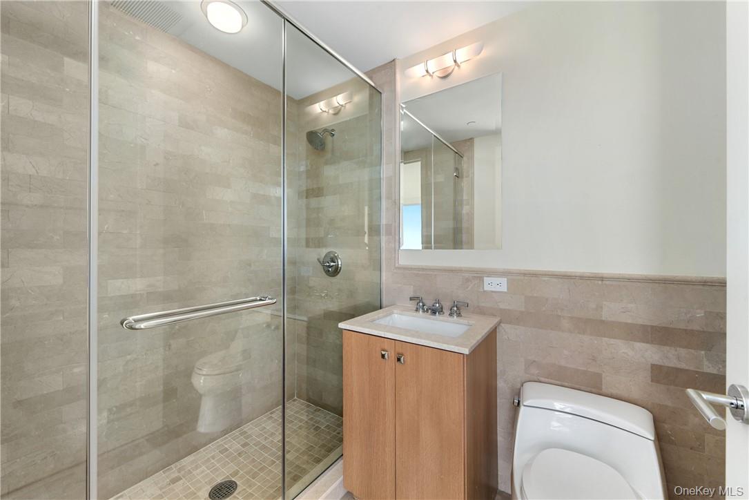 1 Renaissance Square Unit: V4G