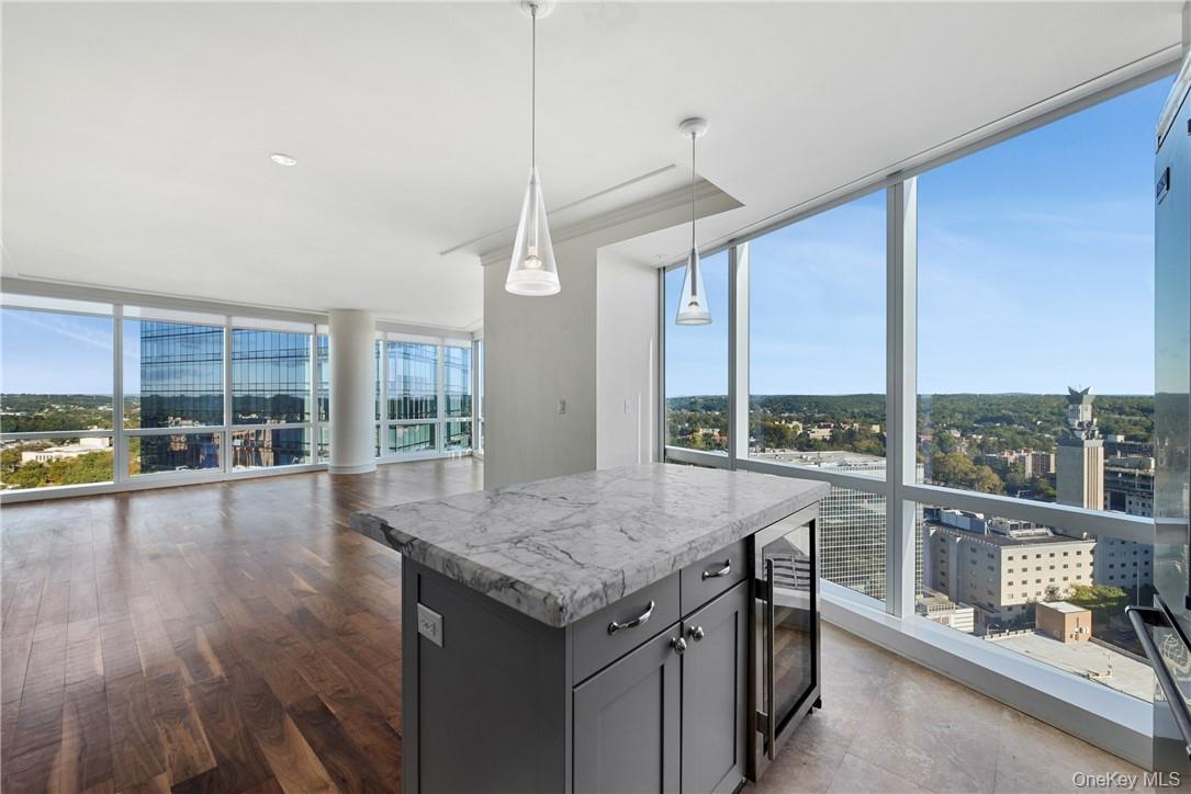 1 Renaissance Square Unit: V4G