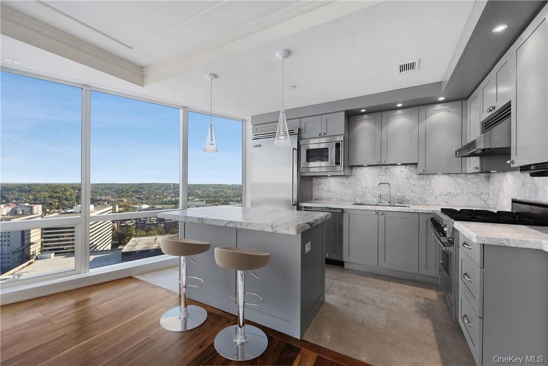 1 Renaissance Square Unit: V4G