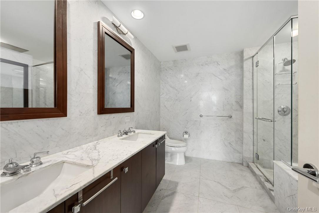 1 Renaissance Square Unit: V4G