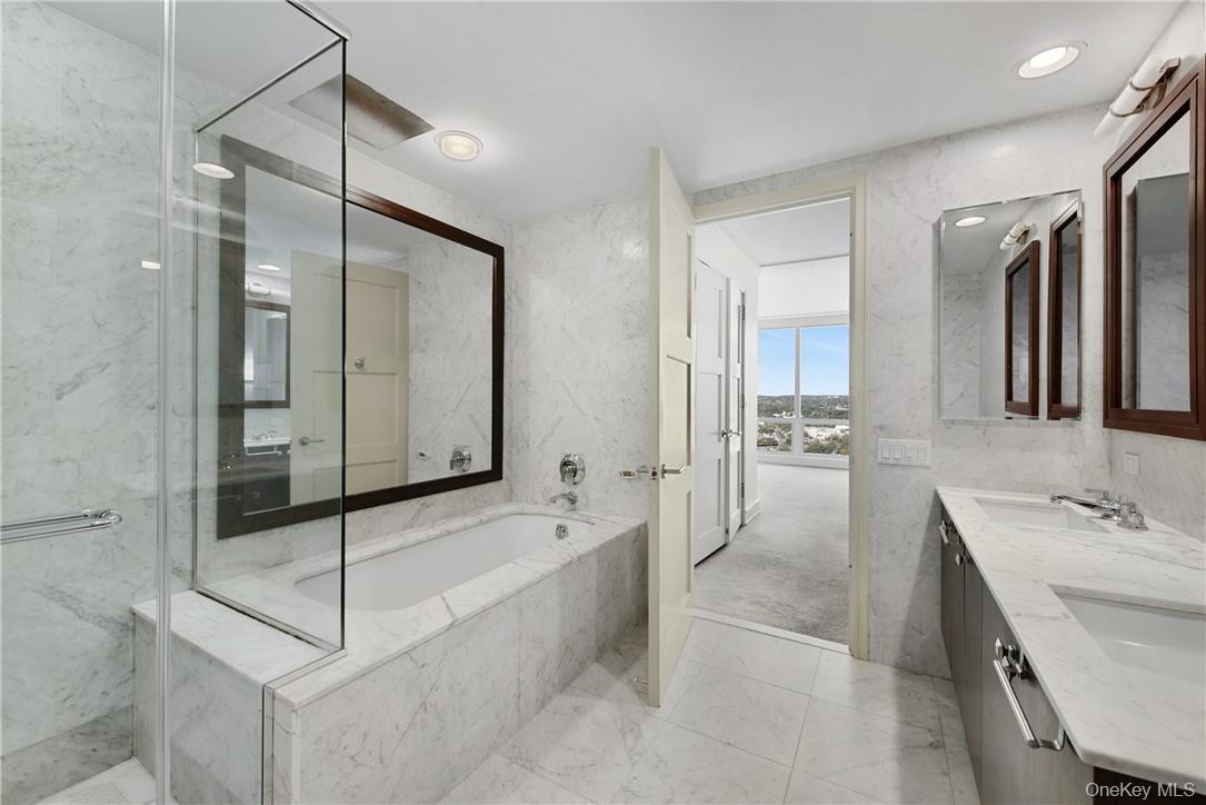 1 Renaissance Square Unit: V4G