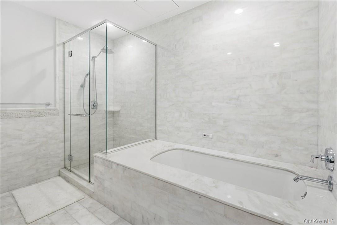 5 Renaissance Square Unit: PH5E (36fl)