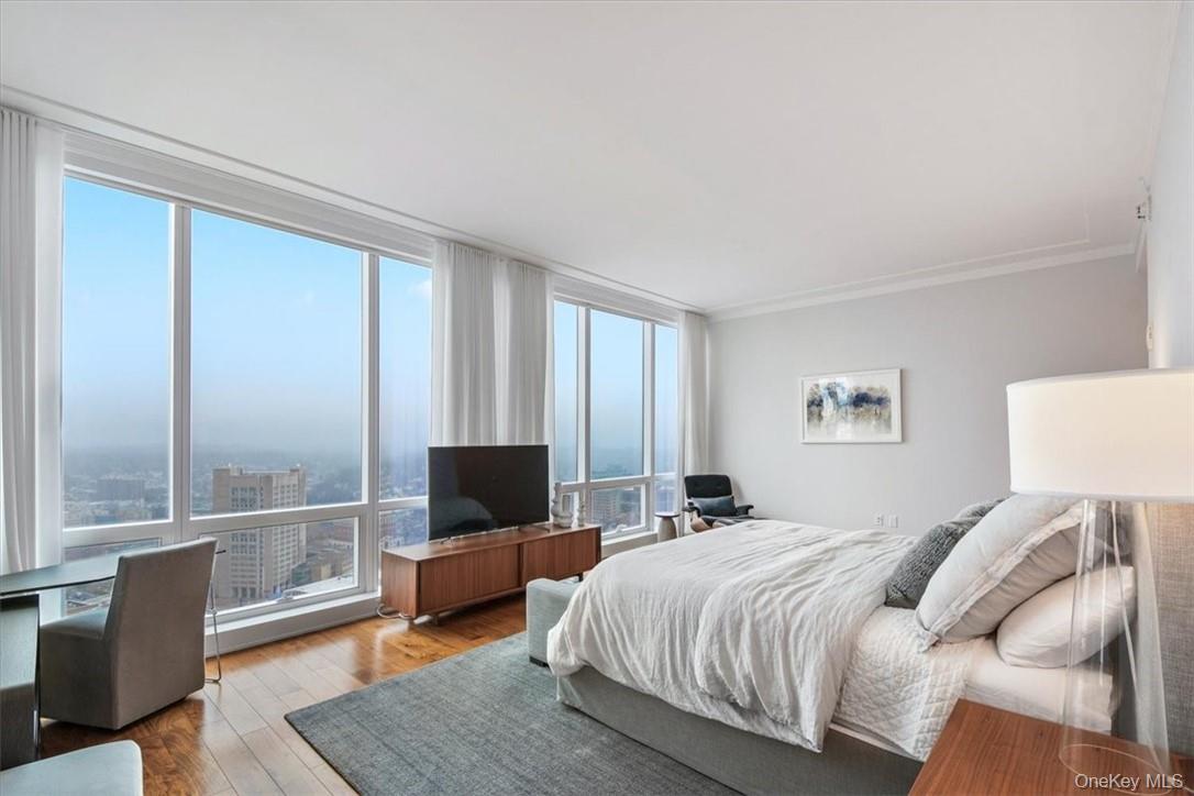 5 Renaissance Square Unit: PH5E (36fl)