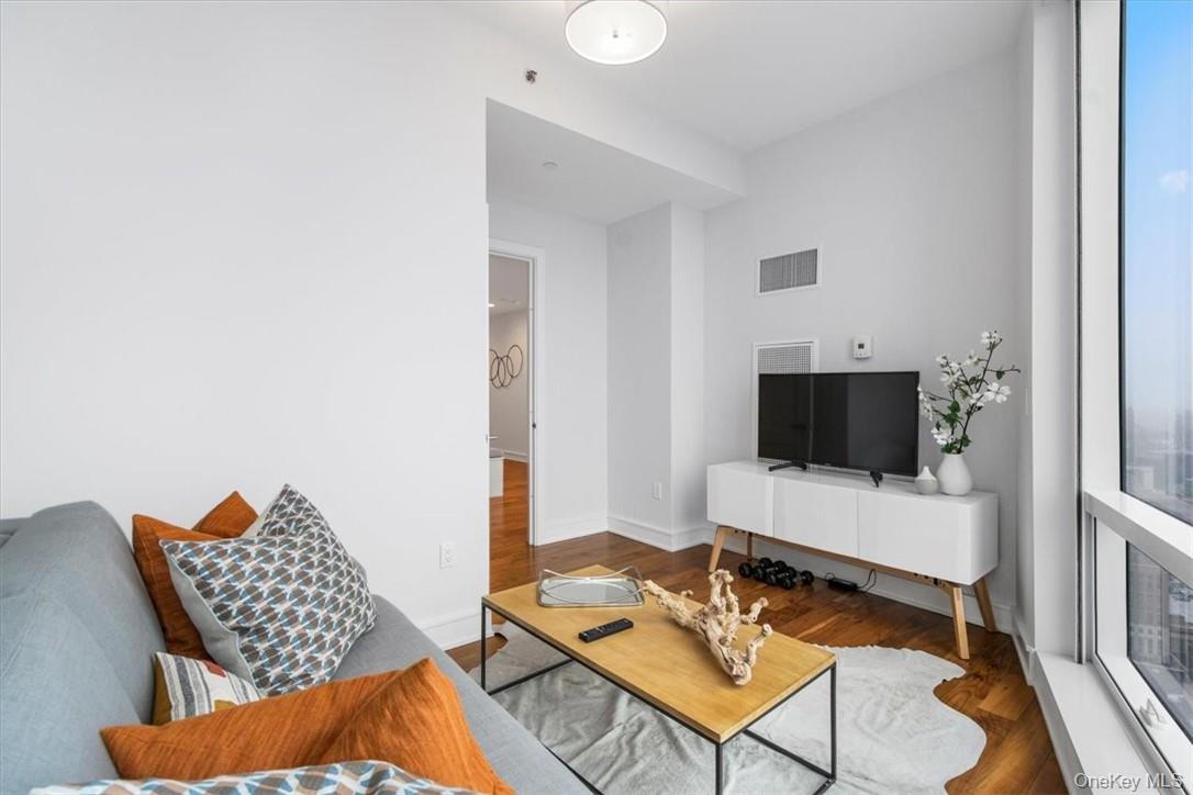 5 Renaissance Square Unit: PH5E (36fl)