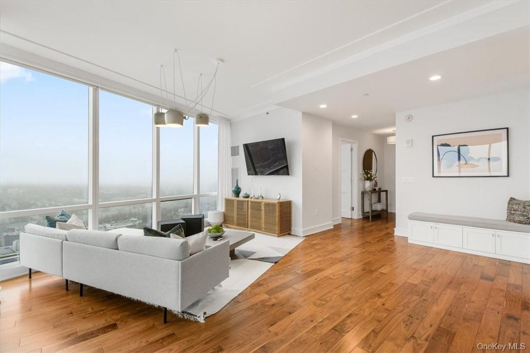 5 Renaissance Square Unit: PH5E (36fl)