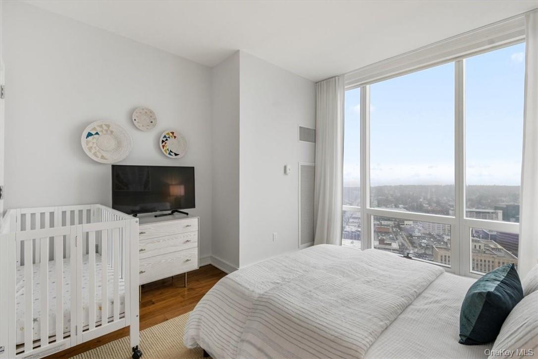 5 Renaissance Square Unit: PH5E (36fl)