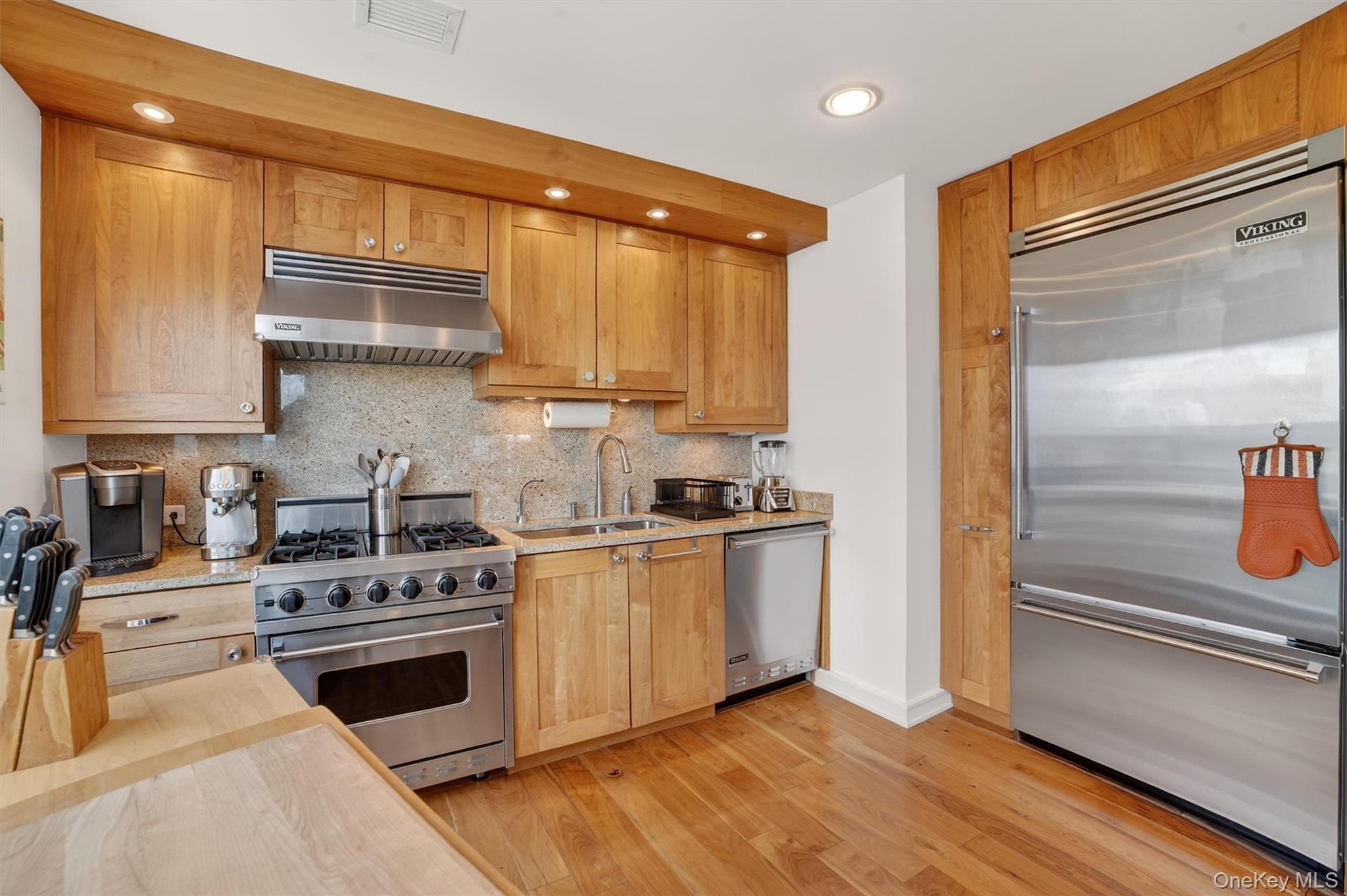 5 Renaissance Square Unit: 26E