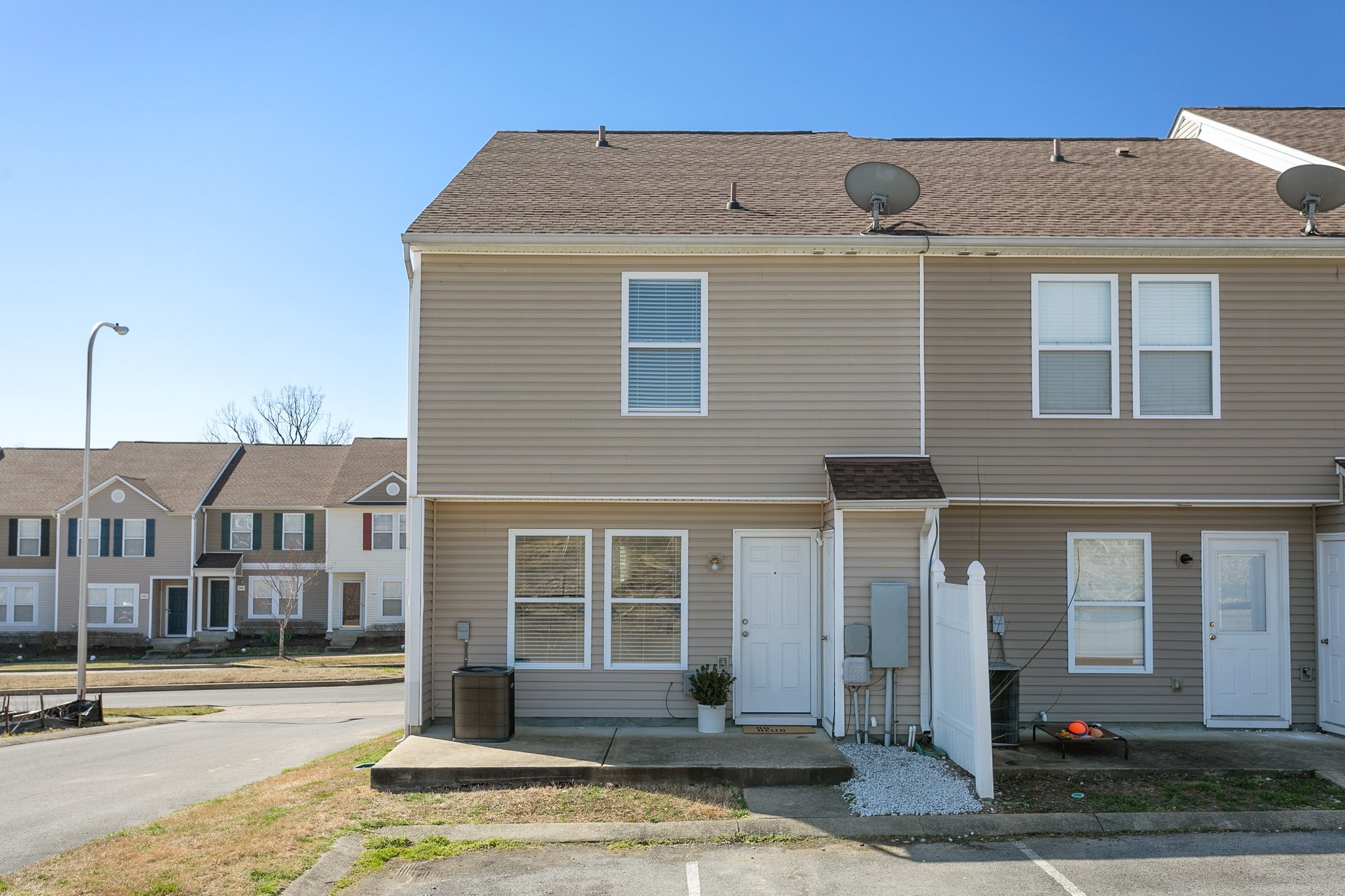5963 Monroe Xing