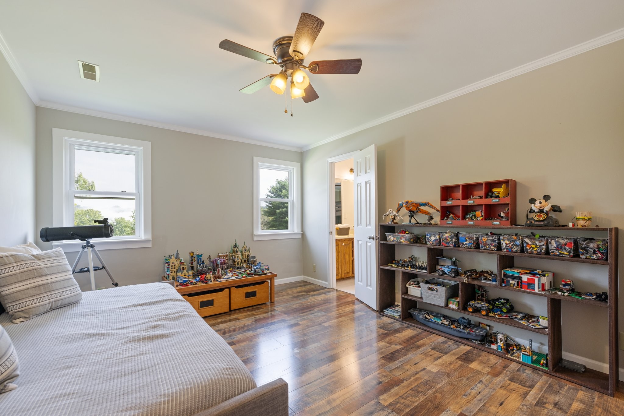 1021 Fairmont Dr