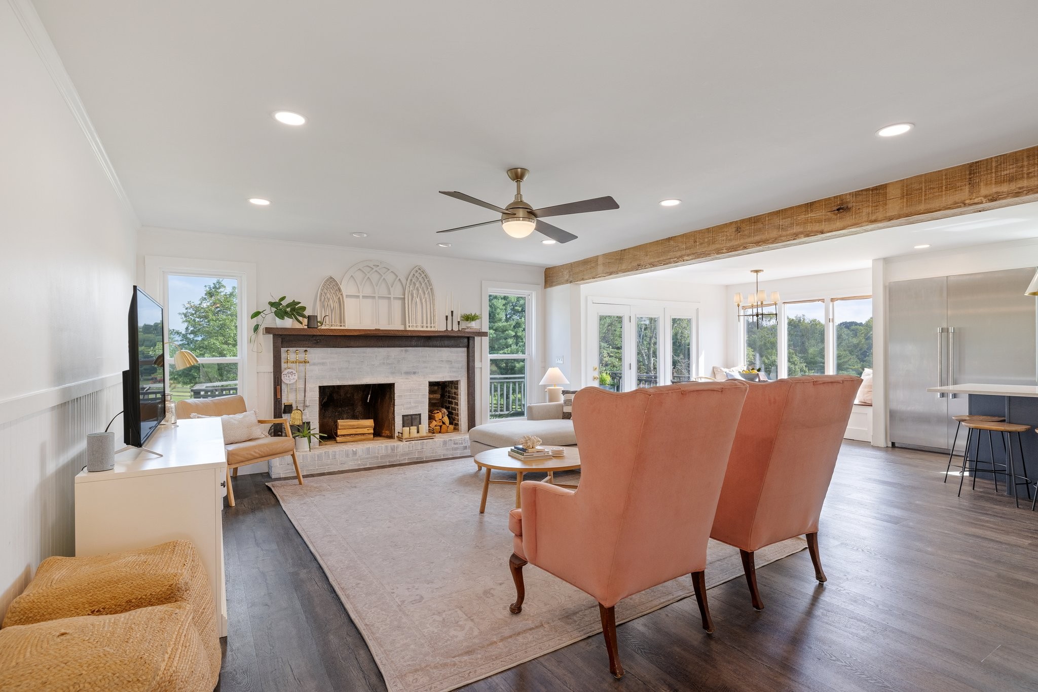 1021 Fairmont Dr