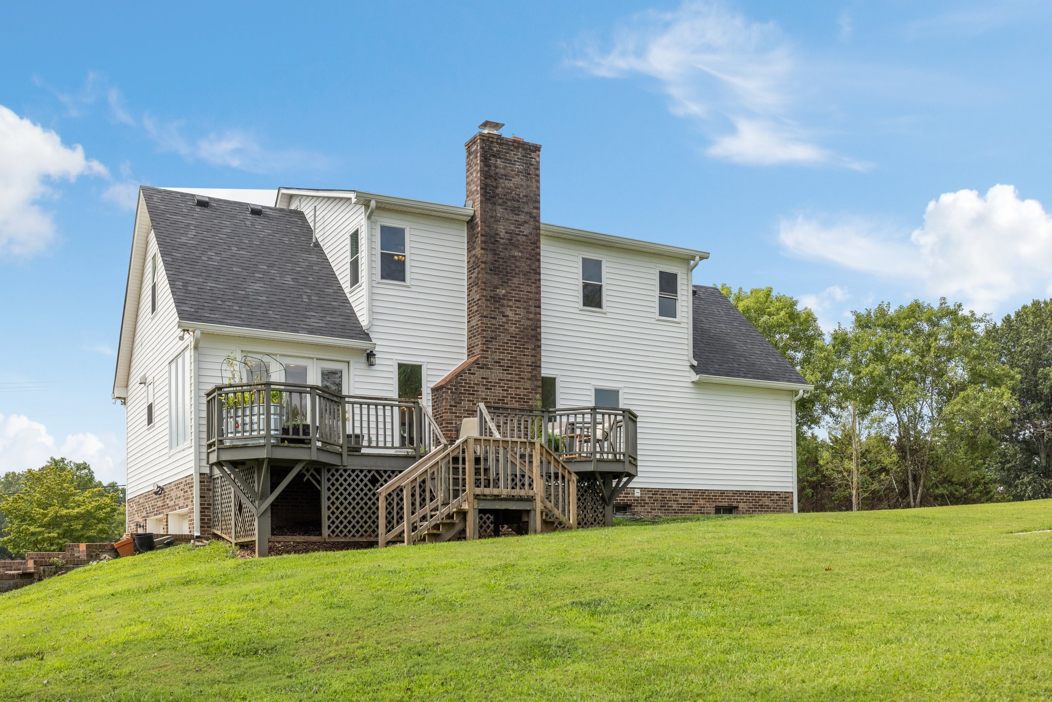 1021 Fairmont Dr