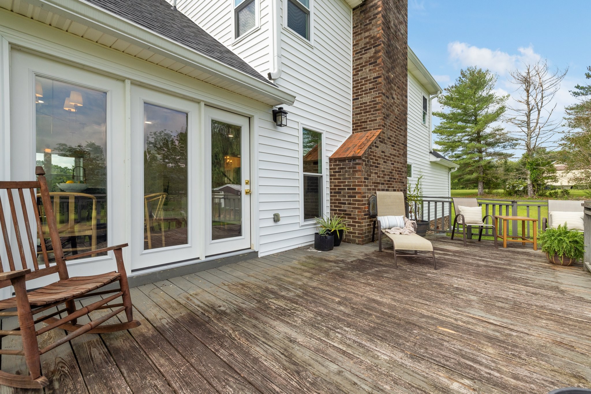 1021 Fairmont Dr