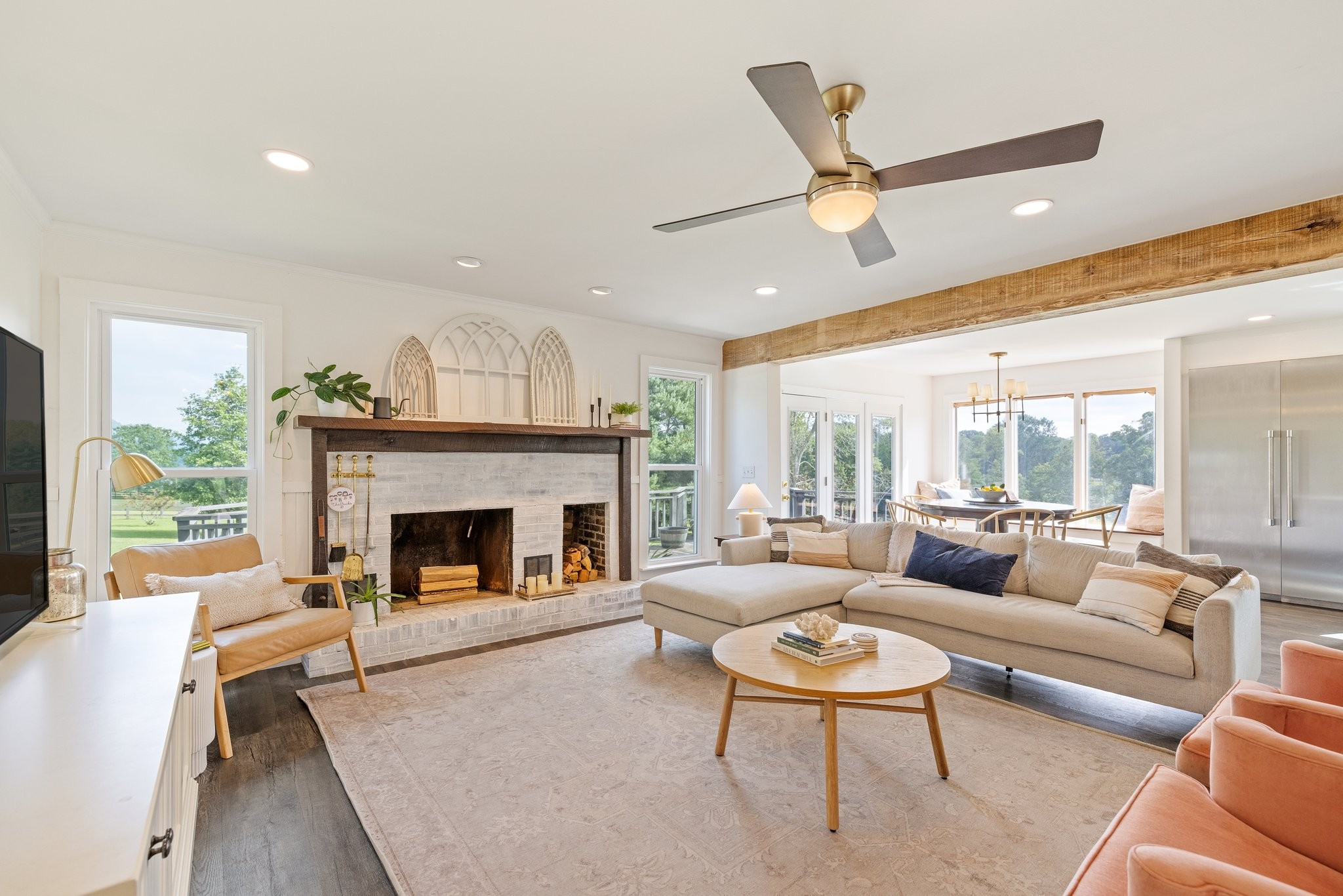 1021 Fairmont Dr