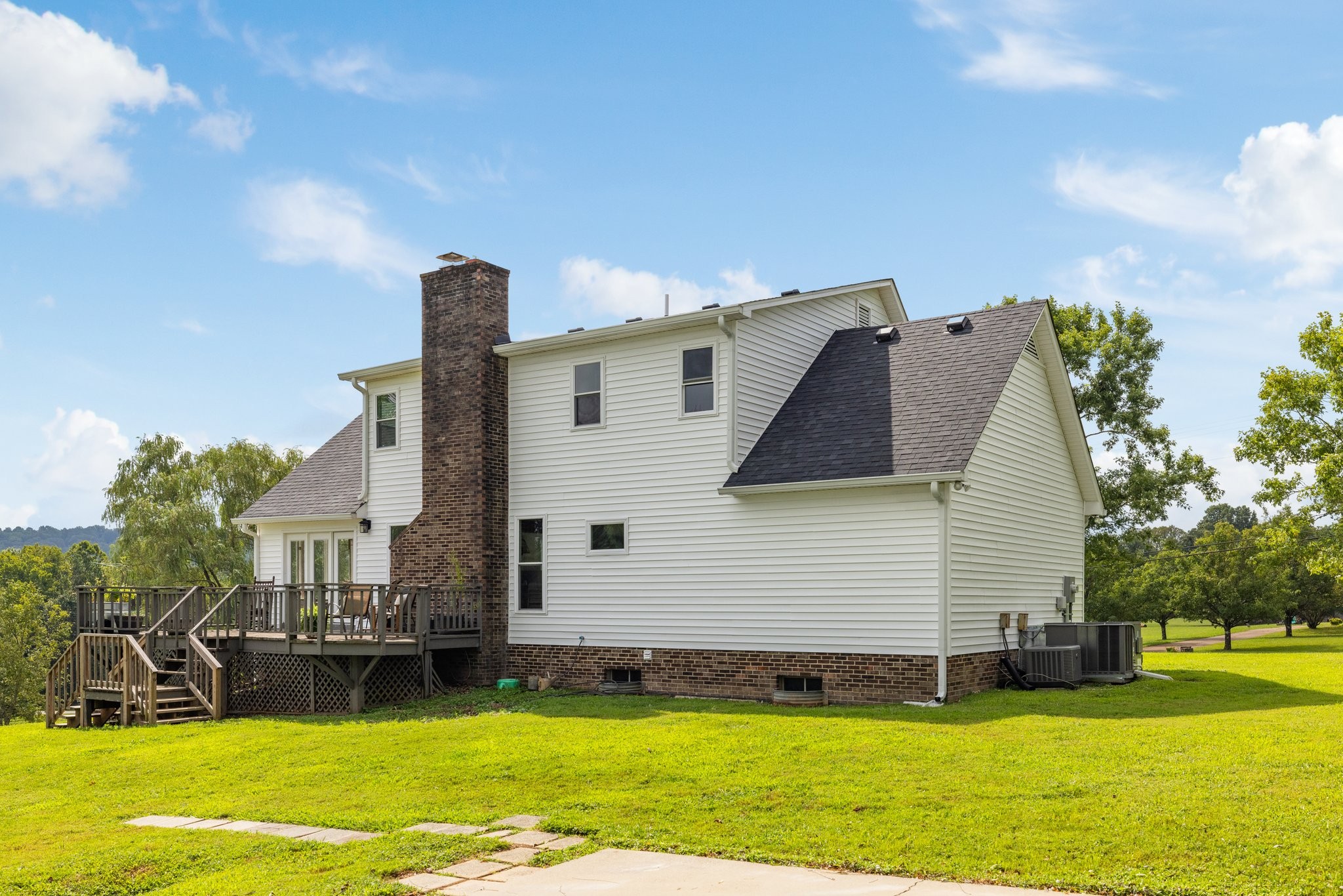 1021 Fairmont Dr