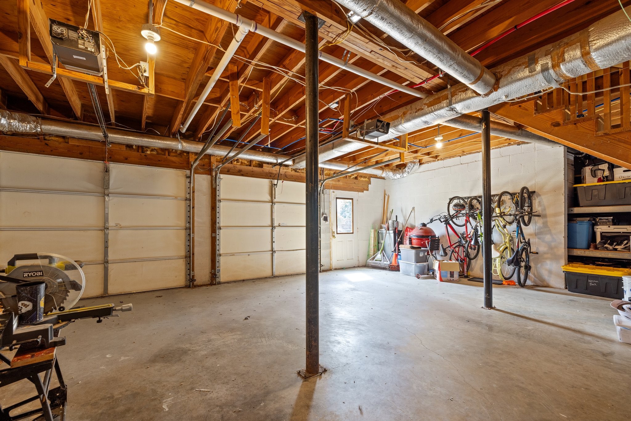 1021 Fairmont Dr