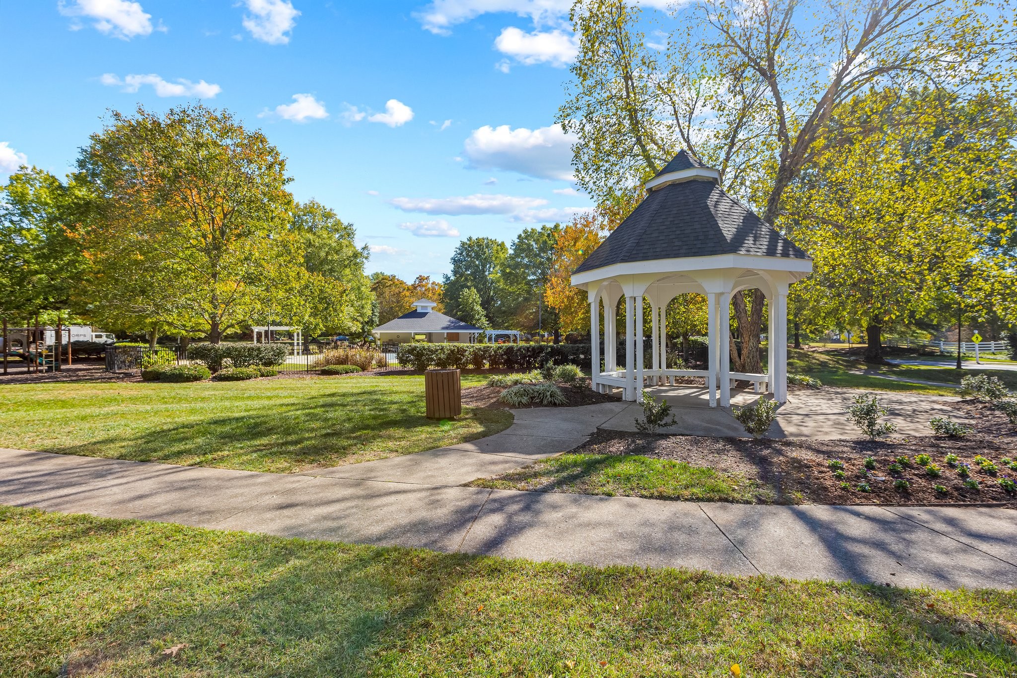 3263 Dark Woods Dr