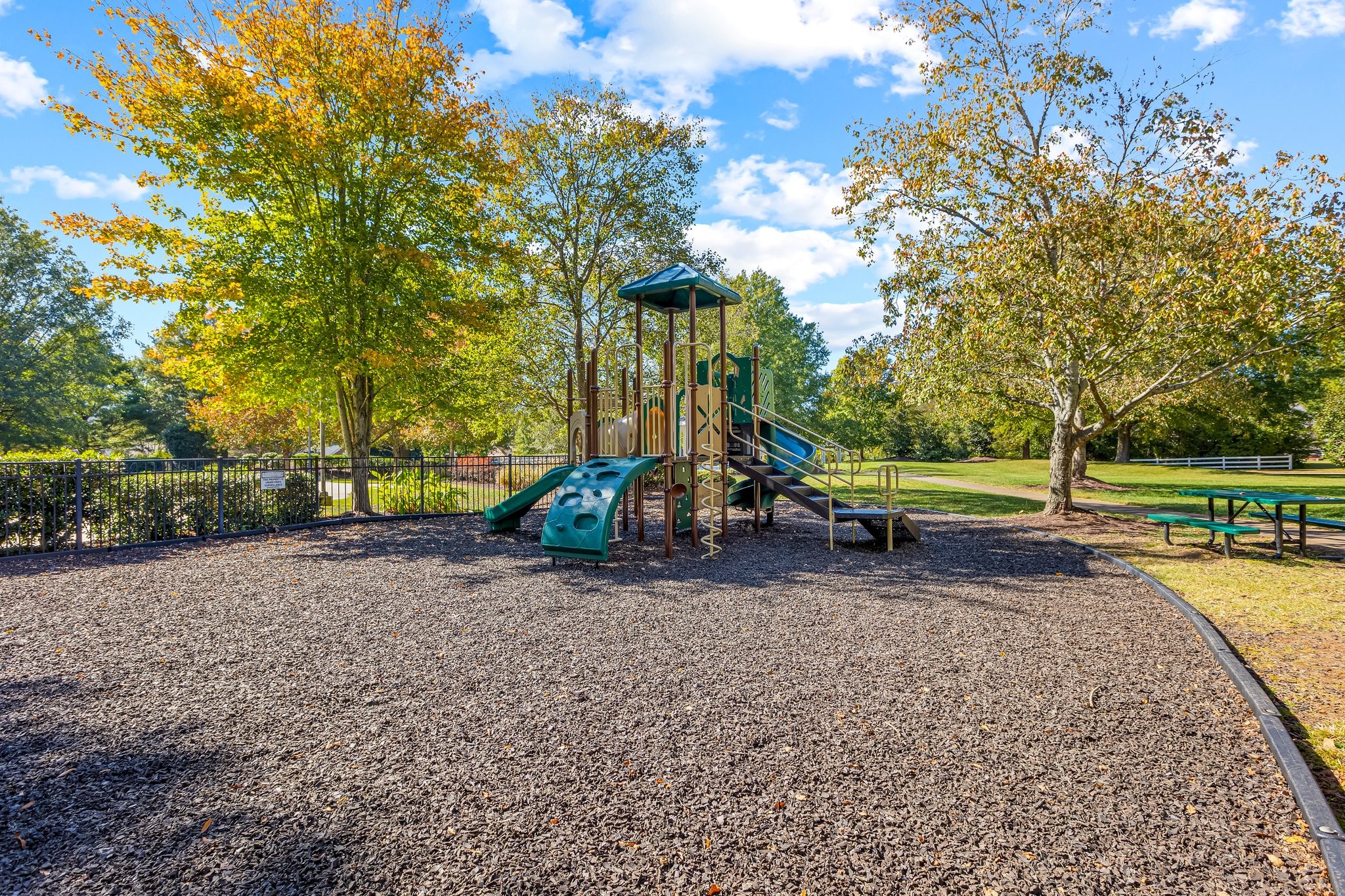 3263 Dark Woods Dr