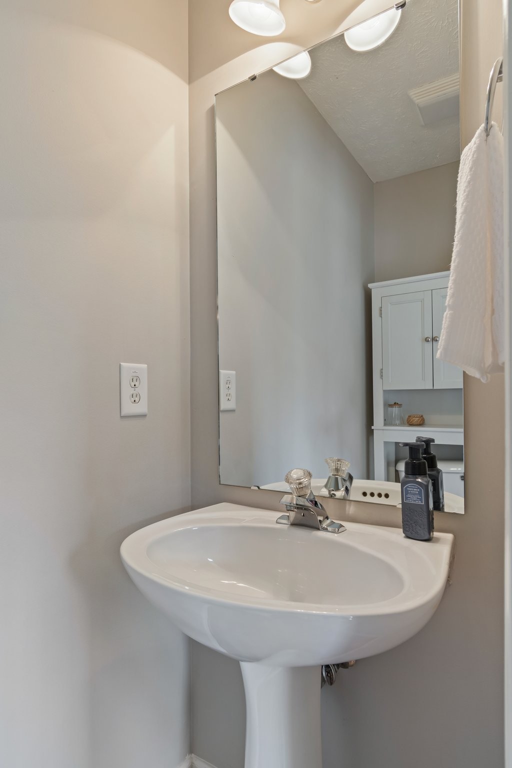 3263 Dark Woods Dr