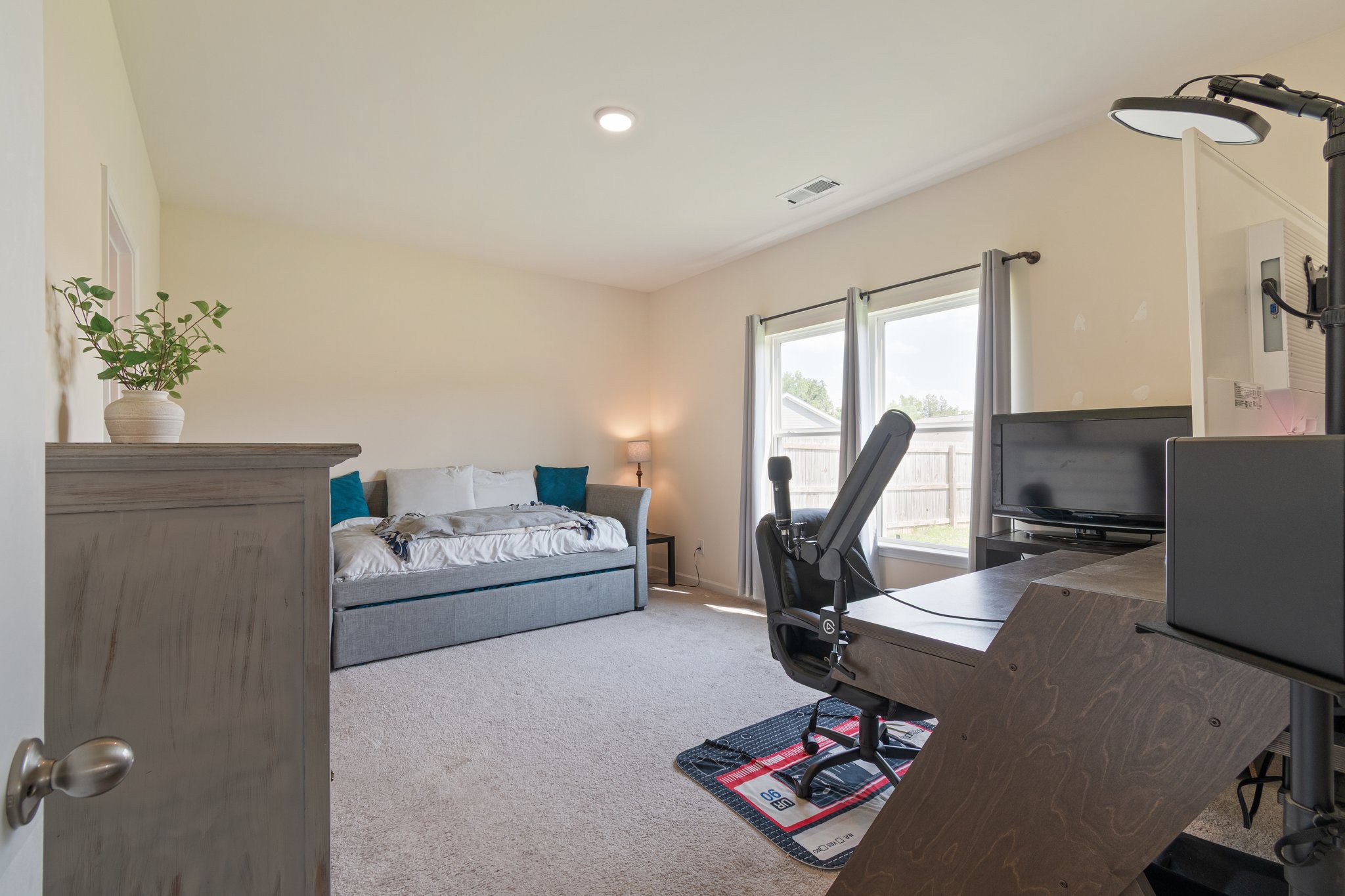 2555 Queen Bee Dr