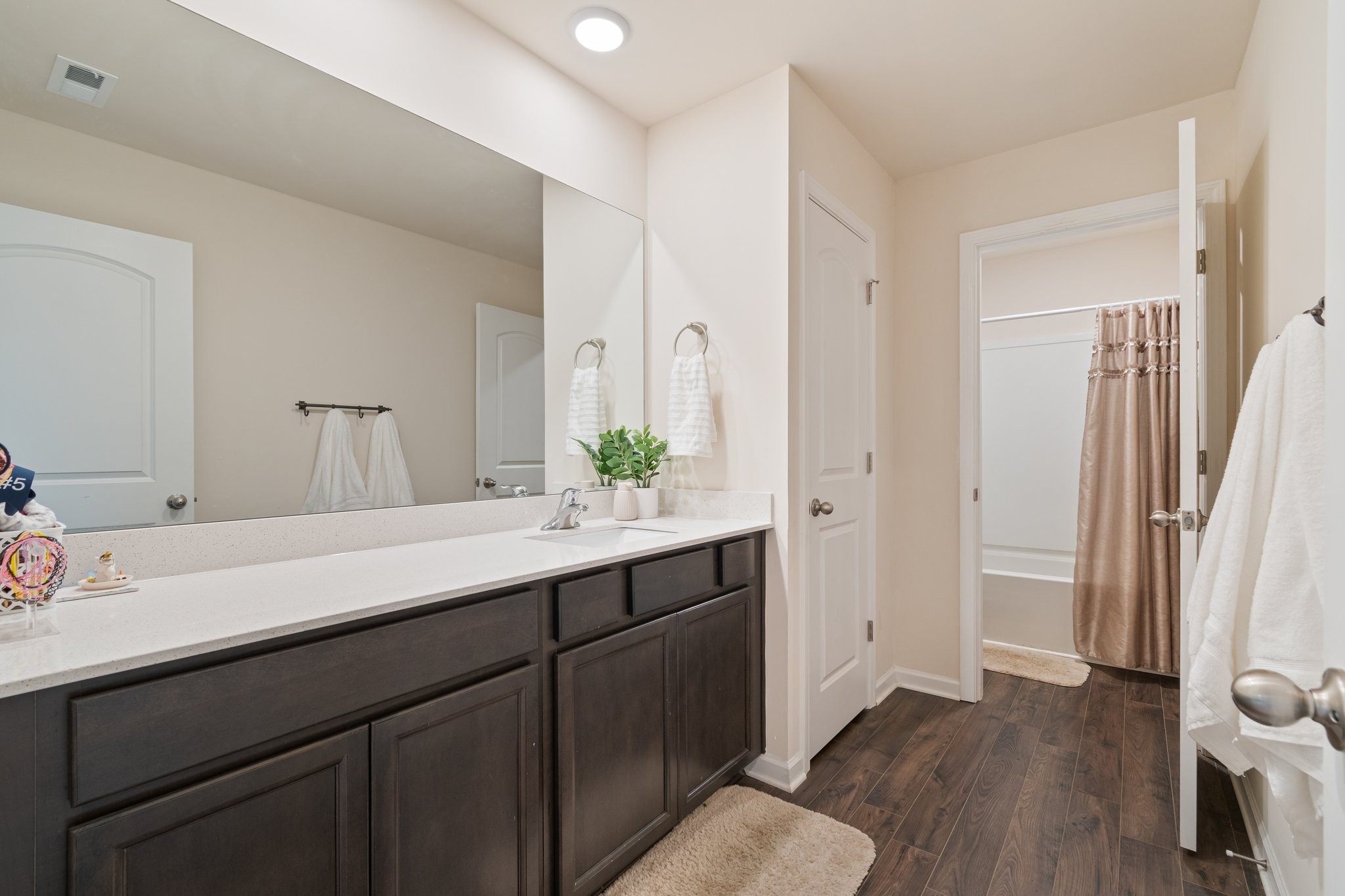 2555 Queen Bee Dr