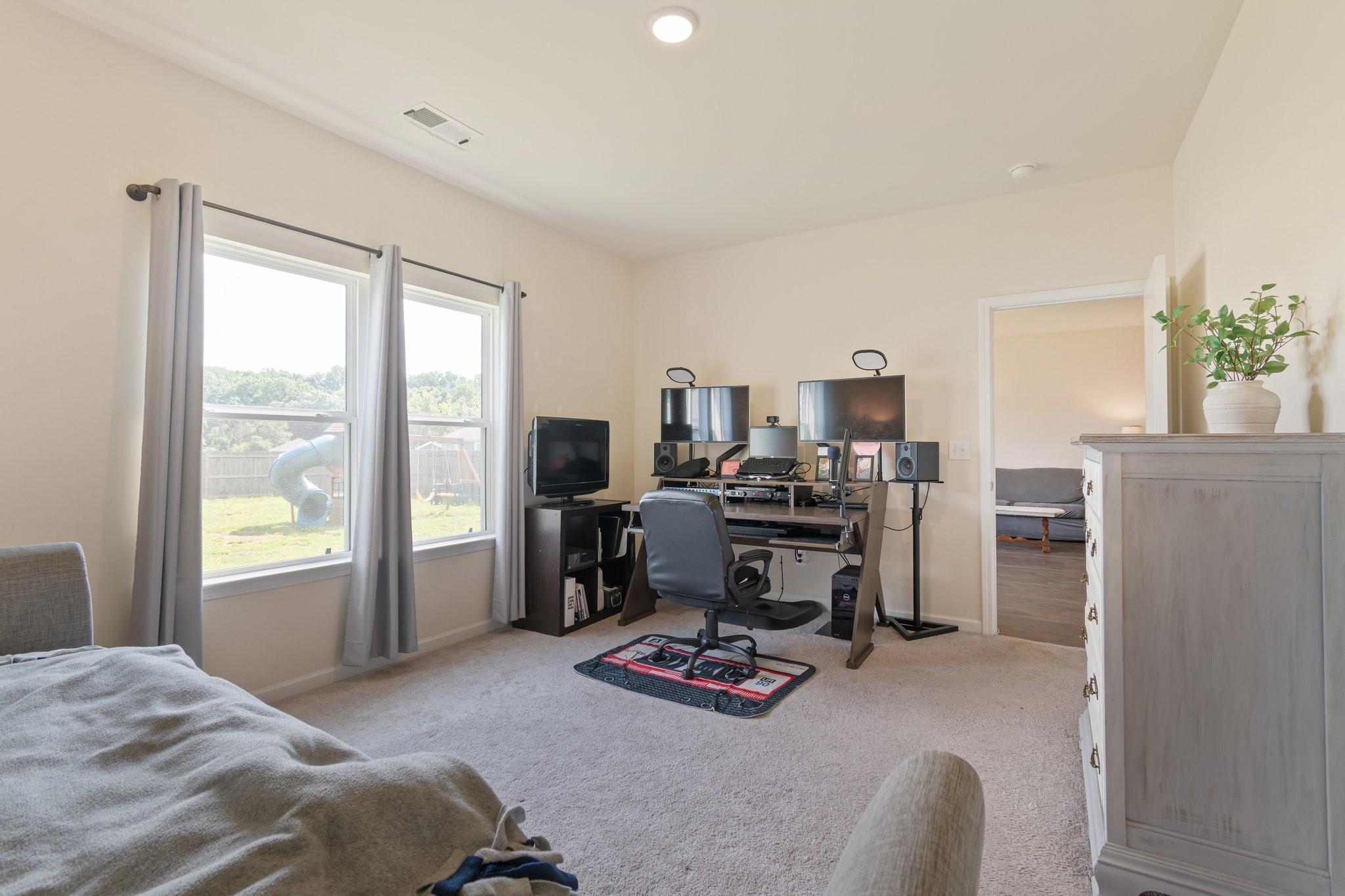 2555 Queen Bee Dr