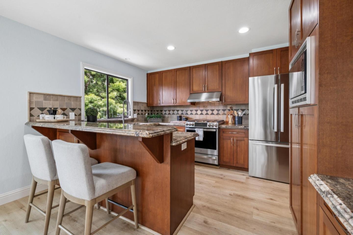 389 Avenue Granada