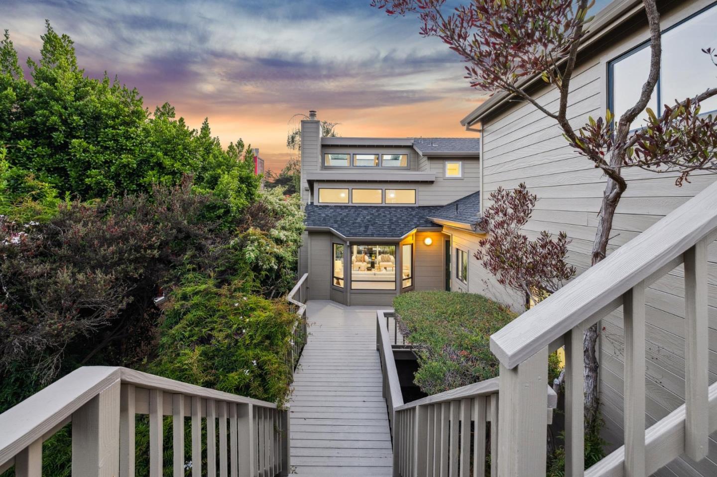 389 Avenue Granada