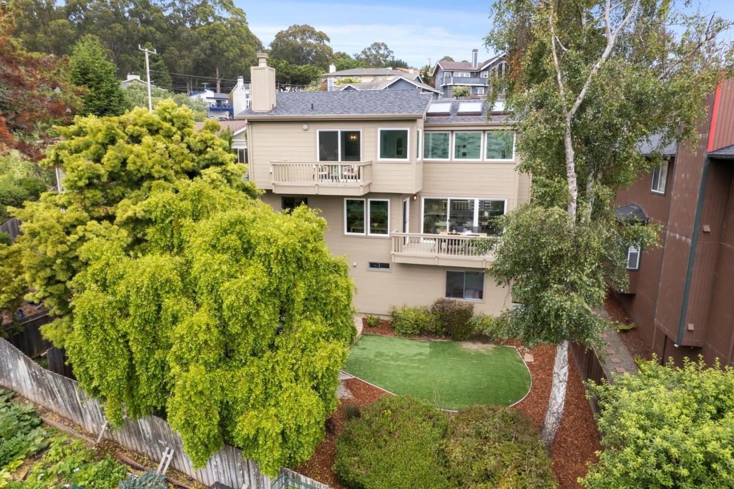 389 Avenue Granada