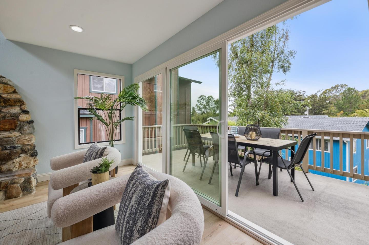 389 Avenue Granada