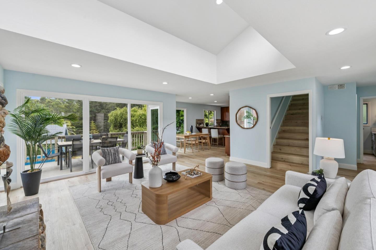 389 Avenue Granada