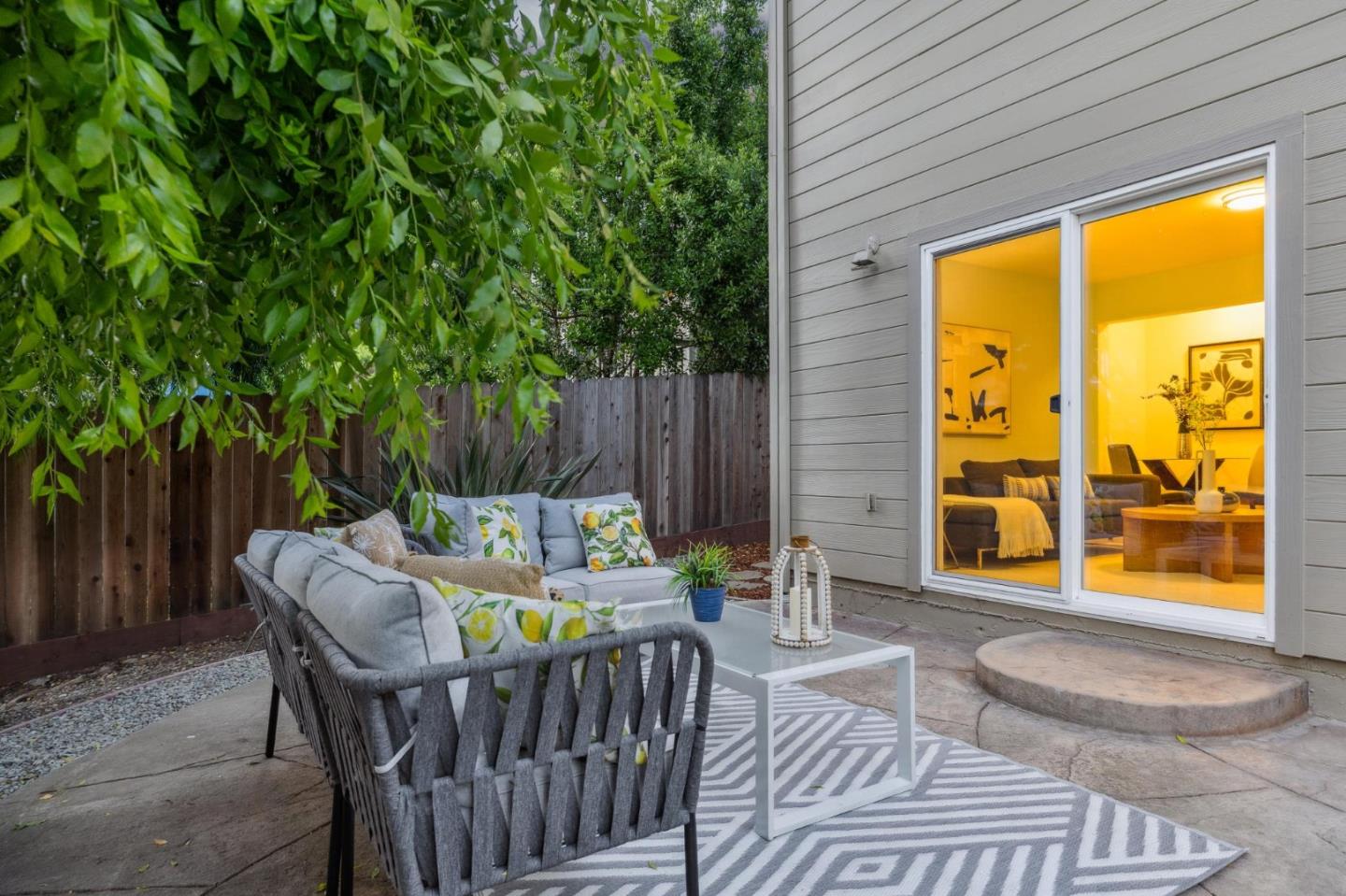 389 Avenue Granada