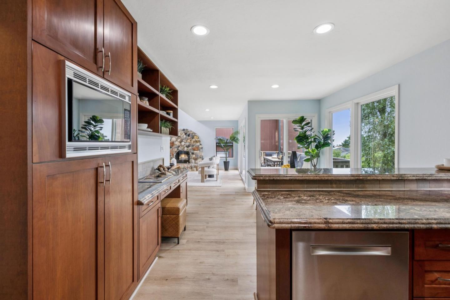 389 Avenue Granada