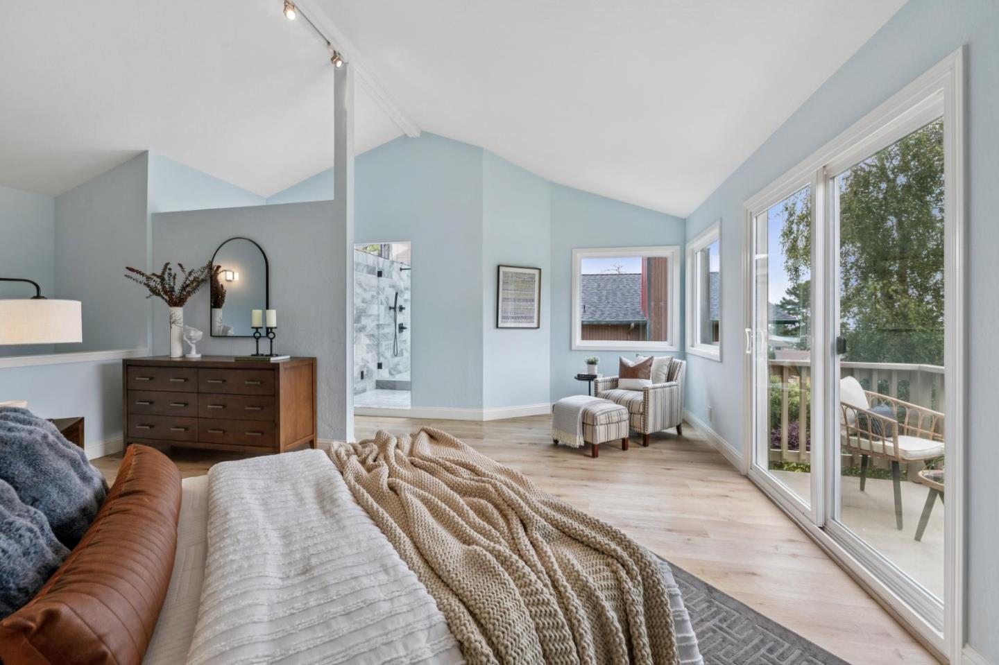 389 Avenue Granada