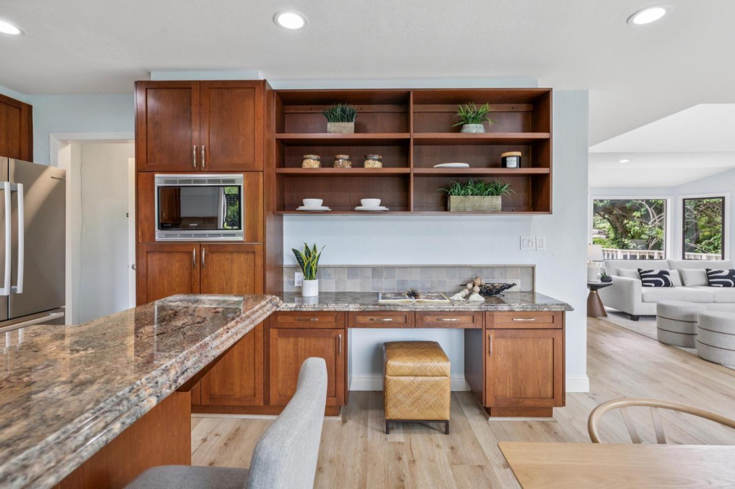 389 Avenue Granada