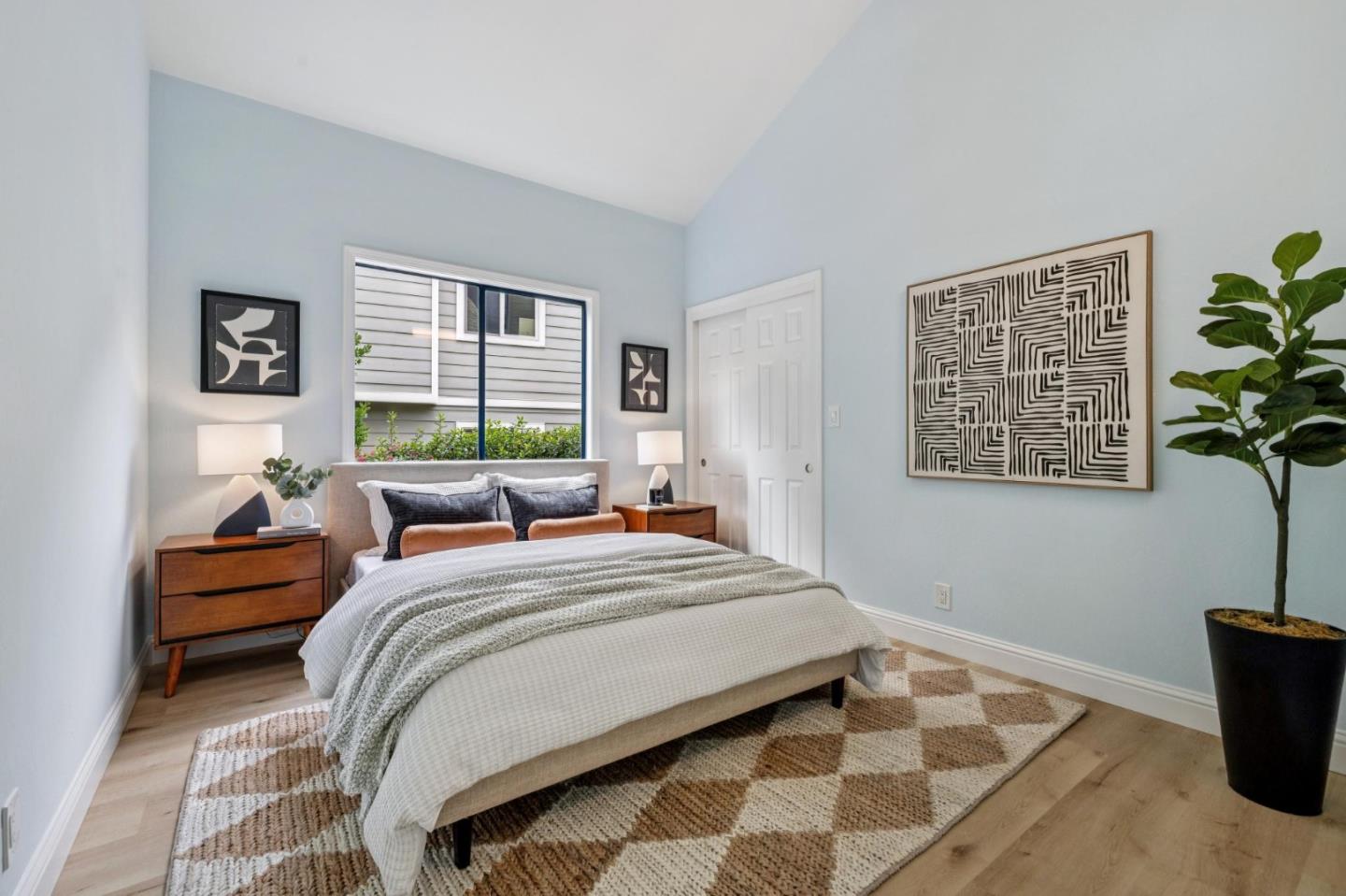 389 Avenue Granada