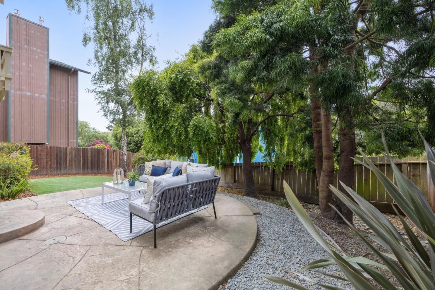 389 Avenue Granada
