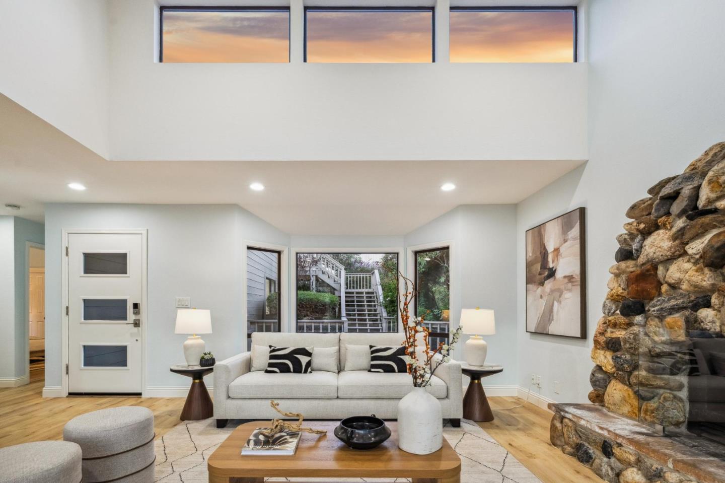 389 Avenue Granada