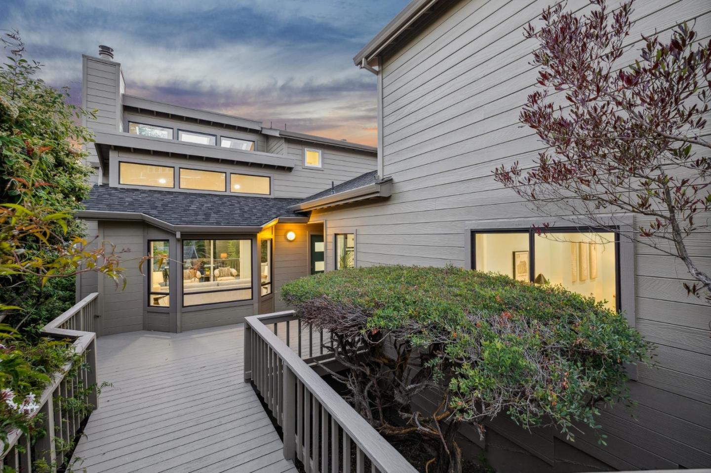 389 Avenue Granada