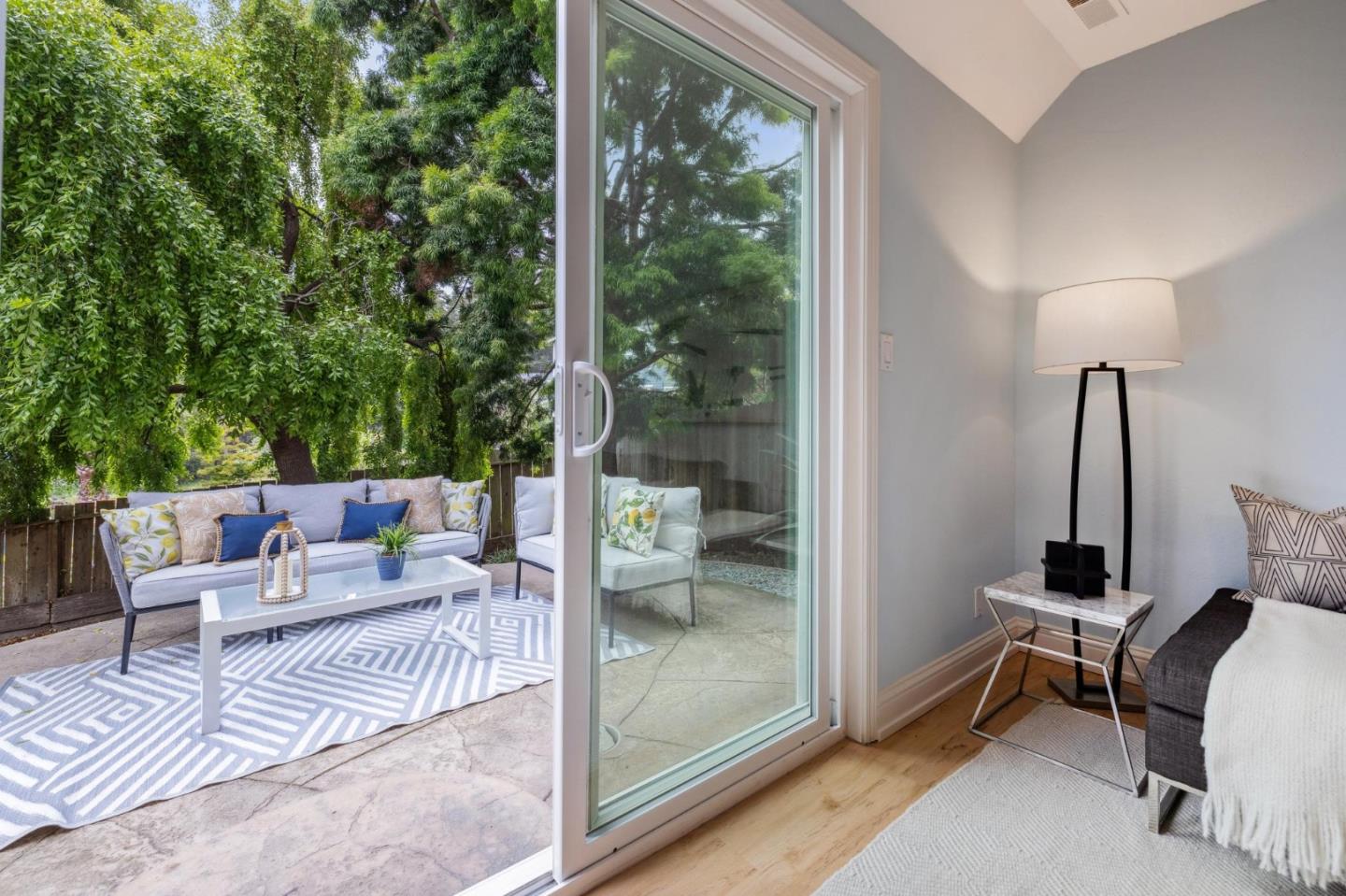 389 Avenue Granada
