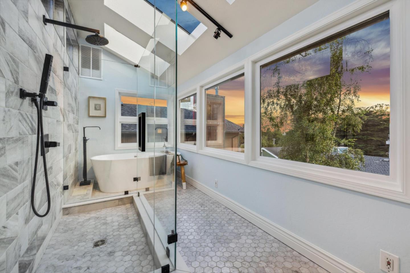 389 Avenue Granada
