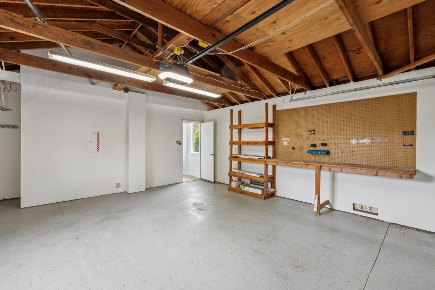 389 Avenue Granada