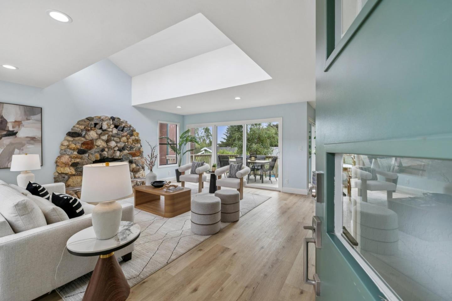 389 Avenue Granada