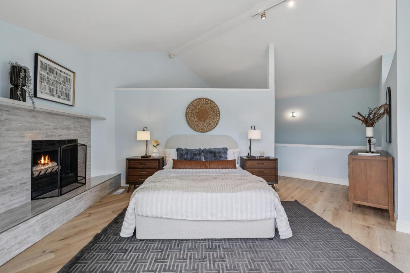 389 Avenue Granada