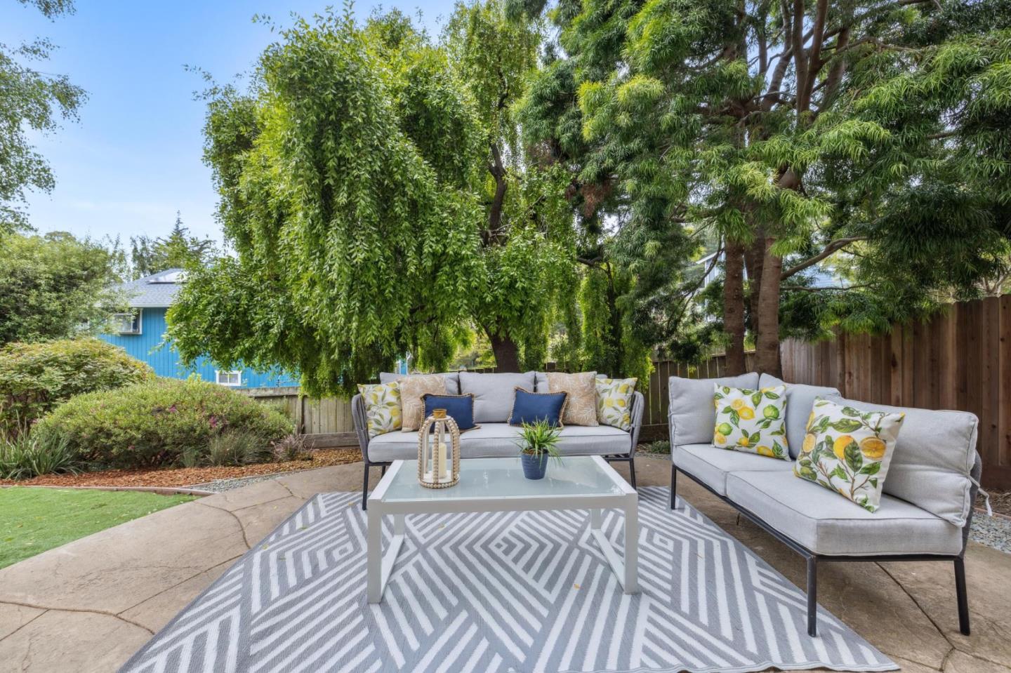 389 Avenue Granada
