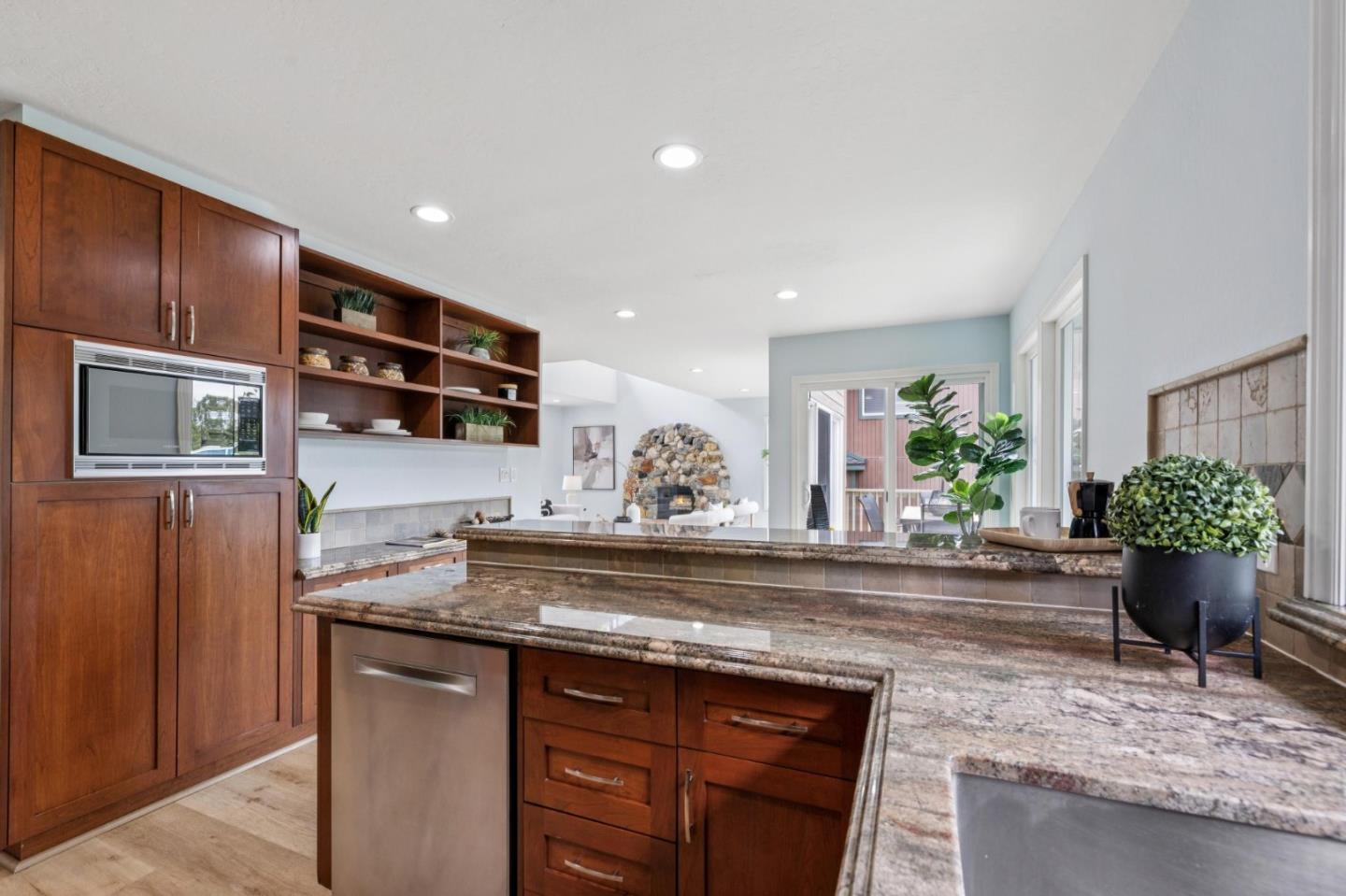 389 Avenue Granada
