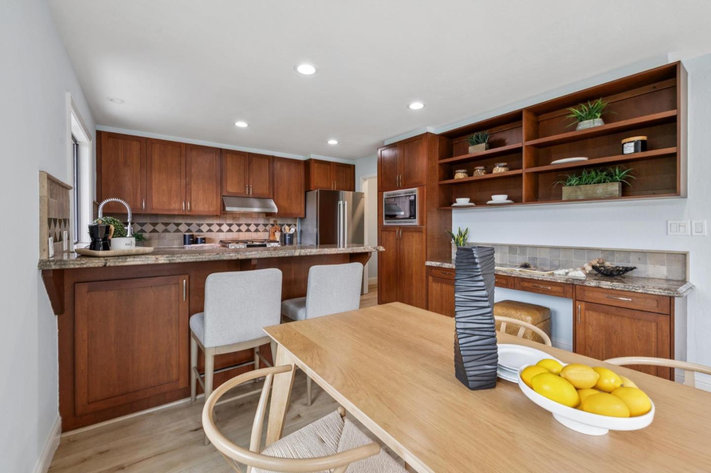 389 Avenue Granada