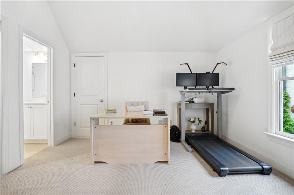 260 Colebrook Street NE