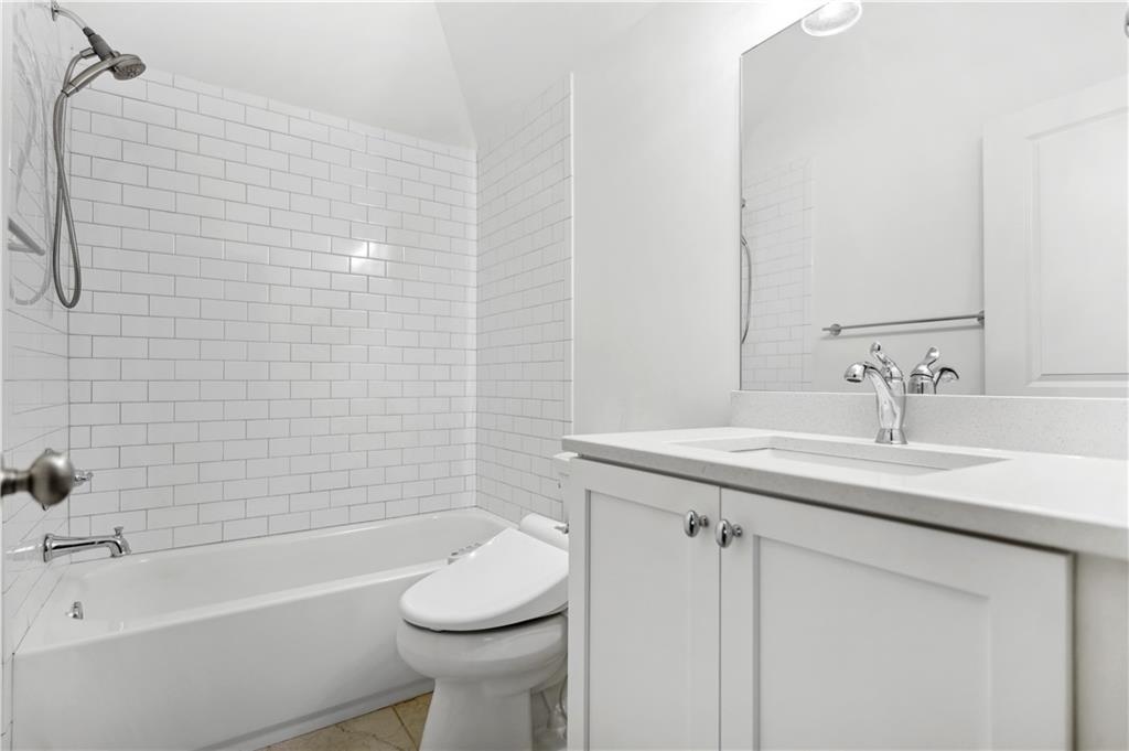 260 Colebrook Street NE