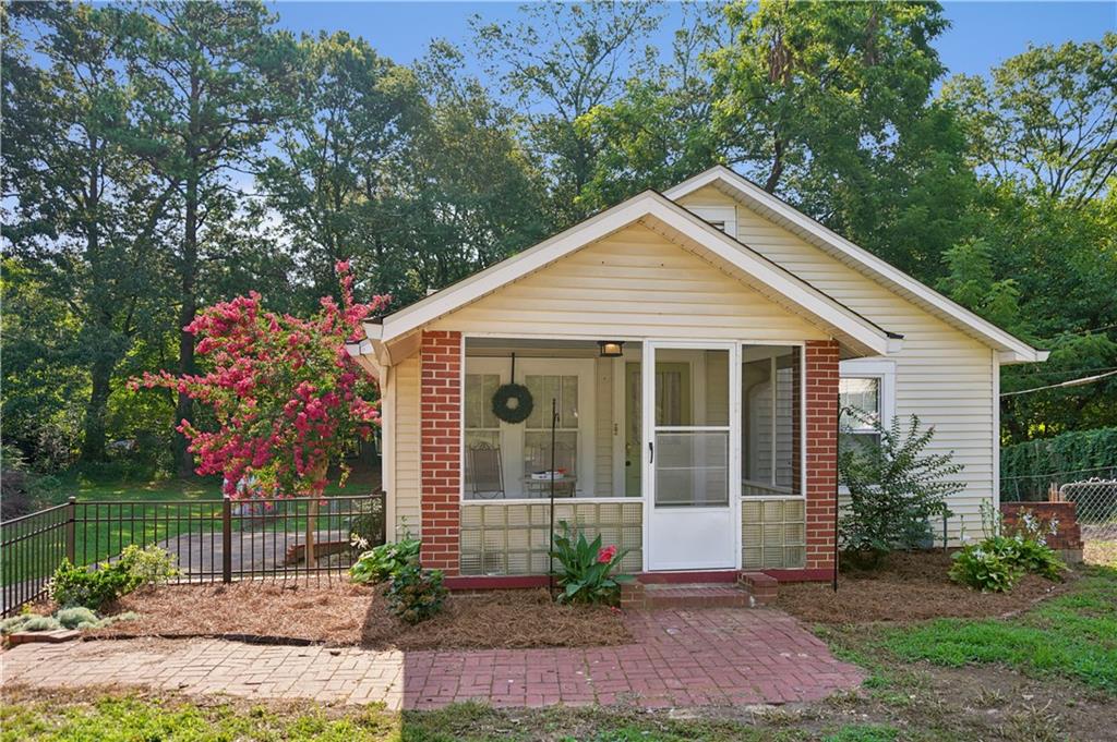 109 Lakewood Road SE