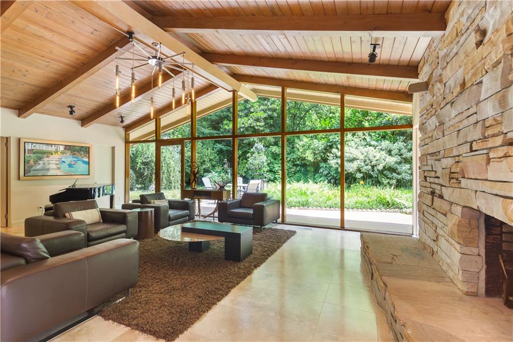 1719 Barnesdale Way NE